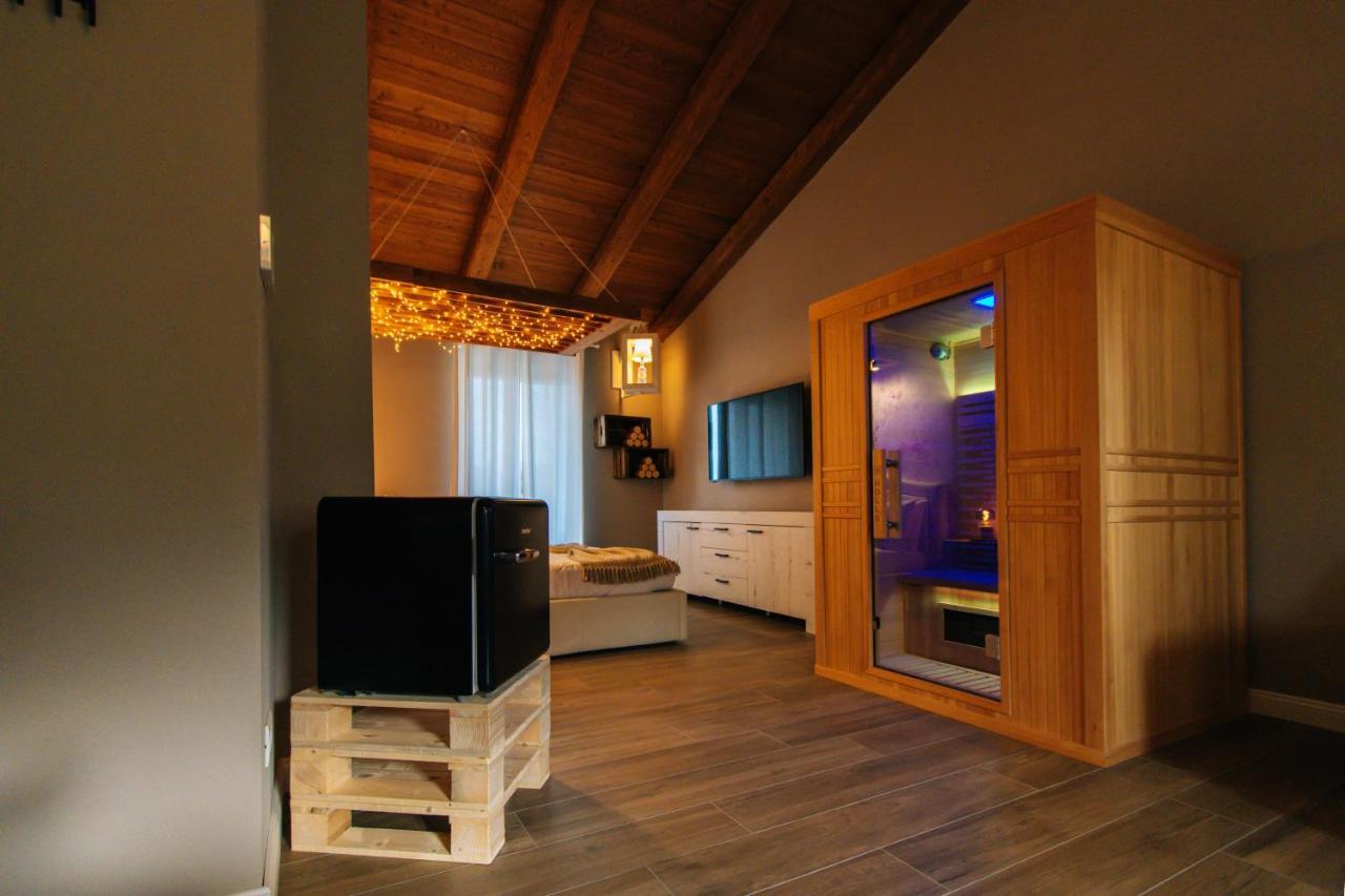 Agriturismo Agli Ulivi サルッツォ エクステリア 写真
